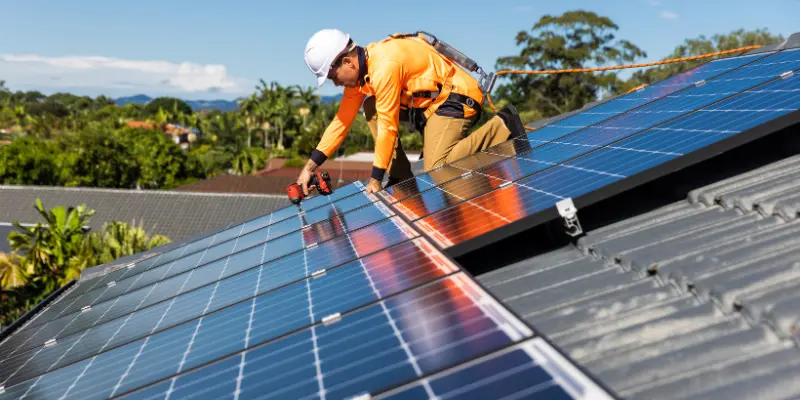 Instalação de painel solar residencial